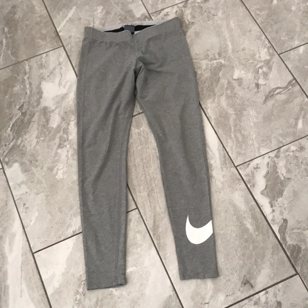 NIKE Sportswear Classics High Waist Womens Leggings | S